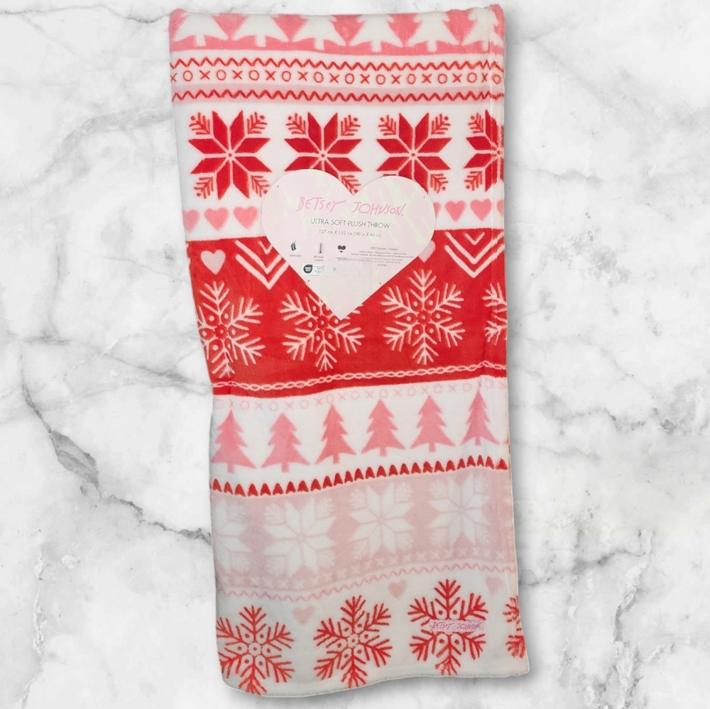 NWT Betsey Johnson Holiday Plush Snowflake Tree Throw Blanket 50 x 60 Pink & Red